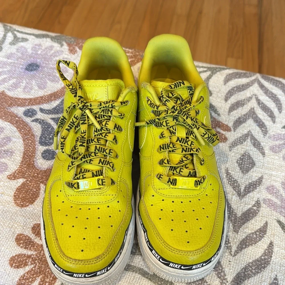 Nike Wmns Air Force 1 Low SE Premium 'Overbranding Bright Citron'